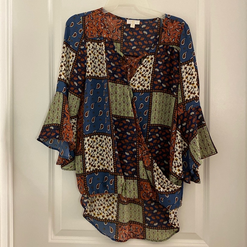 Lightweight three-quarter length sleeve top